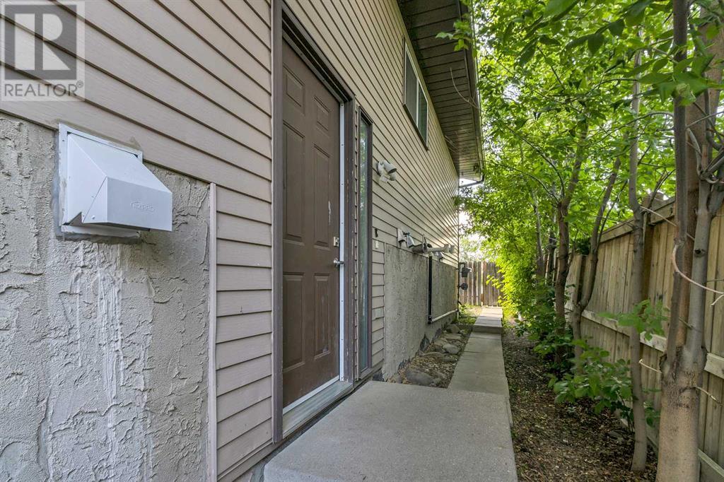Single Family House Bi-level for Sale in  Berkley Drive NW Beddington Heights Calgary 