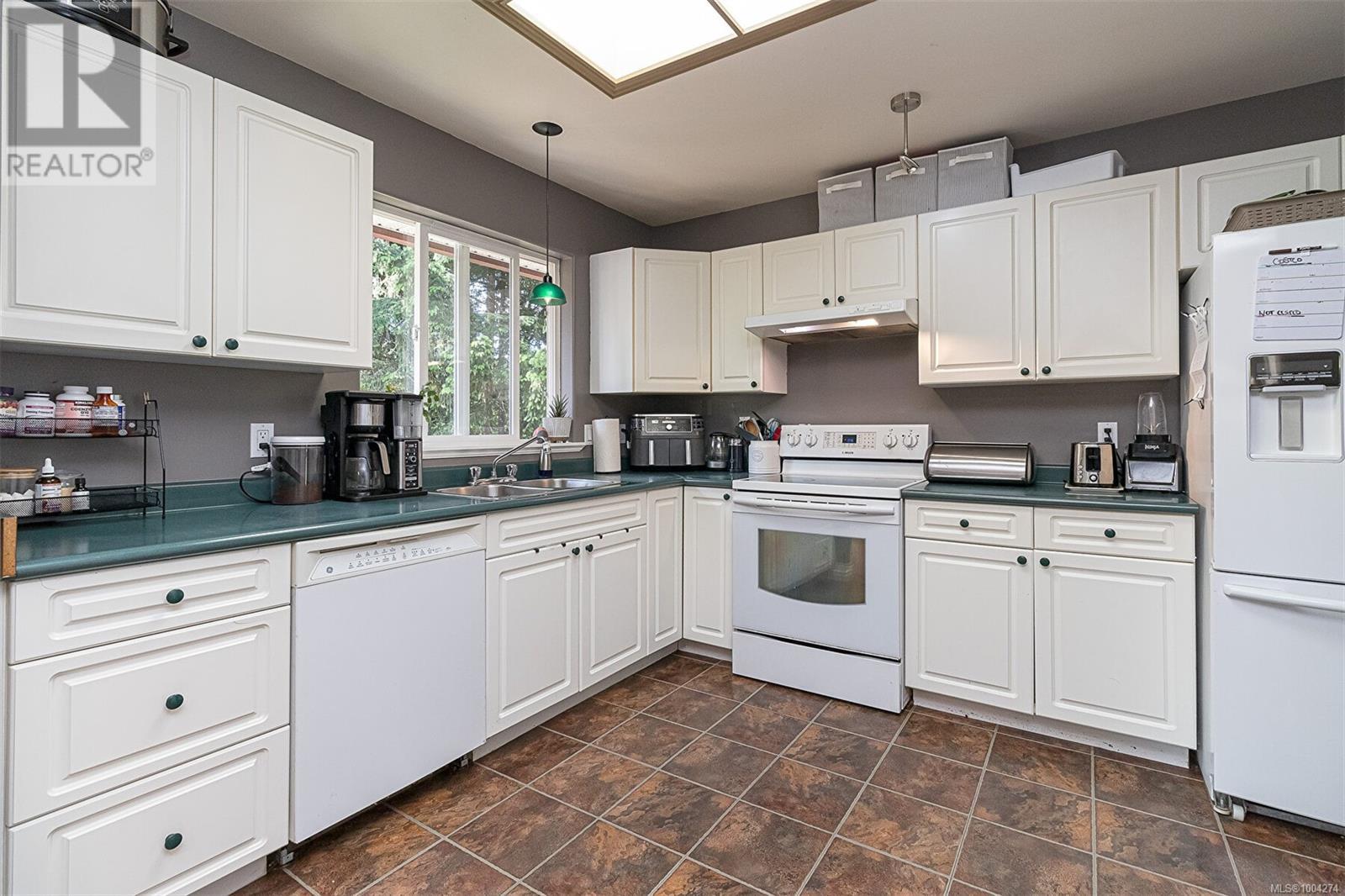 Photo 25 of 2186 Mckean Rd, Shawnigan Lake BC