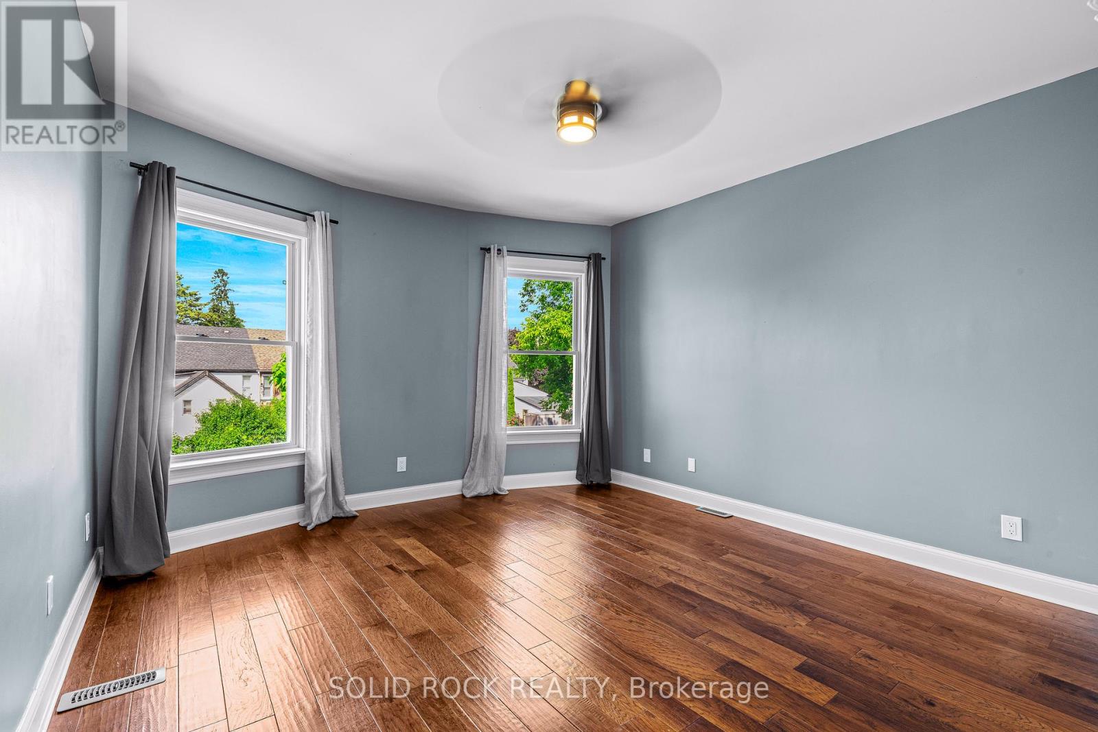 Photo 26 of 53 Wall Street, Brockville ON
