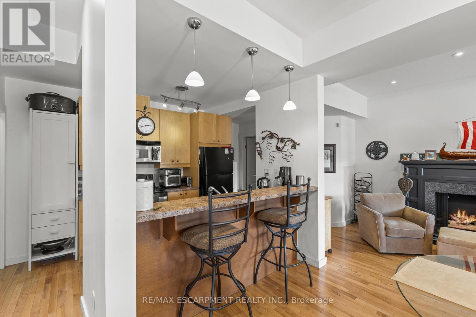 Photo 11 of 1 49 Ontario Street, Grimsby ON