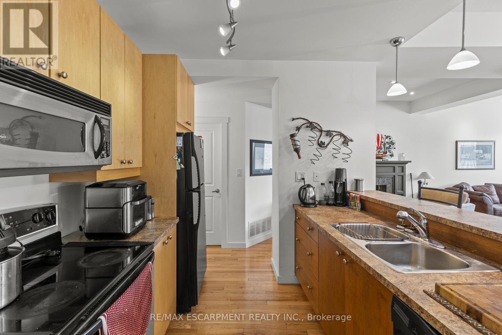 Photo 26 of 1 49 Ontario Street, Grimsby ON