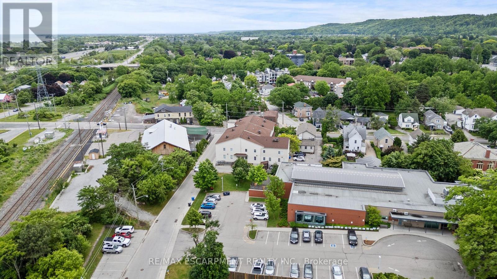 Photo 9 of 1 49 Ontario Street, Grimsby ON