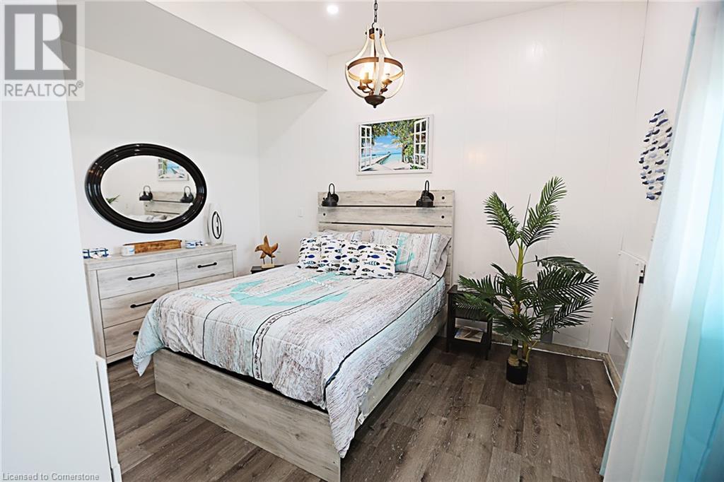 Photo 3 of 48 Erieview Lane, Selkirk ON