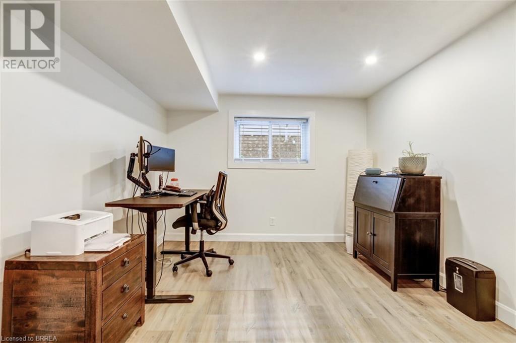 Photo 18 of 30 Mcintosh Court, Brantford ON