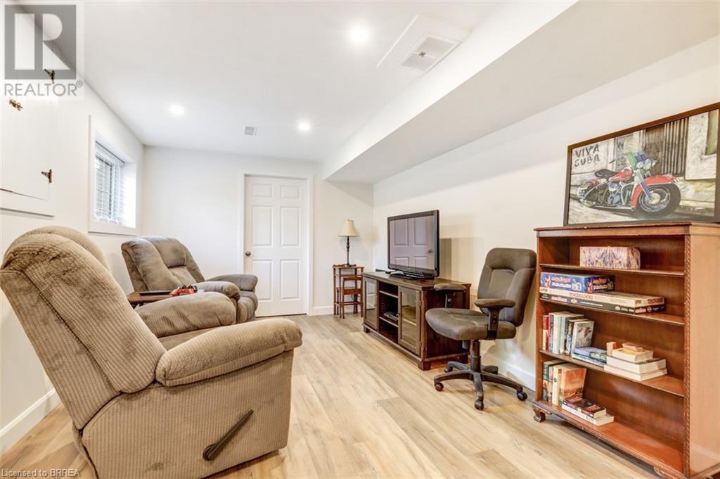 Photo 19 of 30 Mcintosh Court, Brantford ON