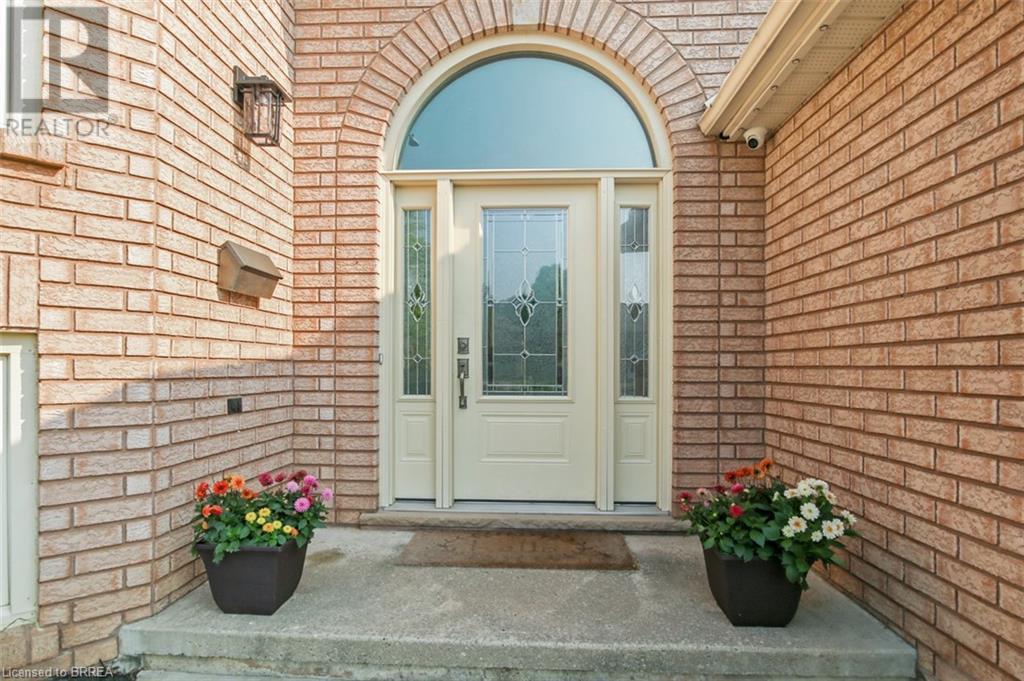 Photo 3 of 30 Mcintosh Court, Brantford ON