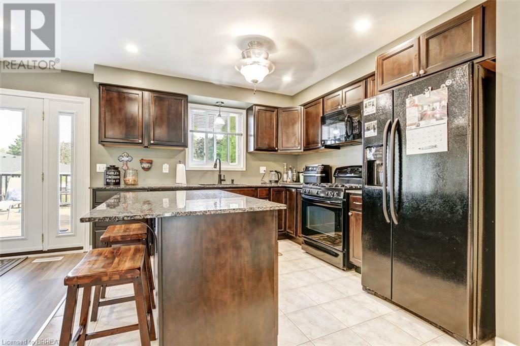 Photo 11 of 30 Mcintosh Court, Brantford ON