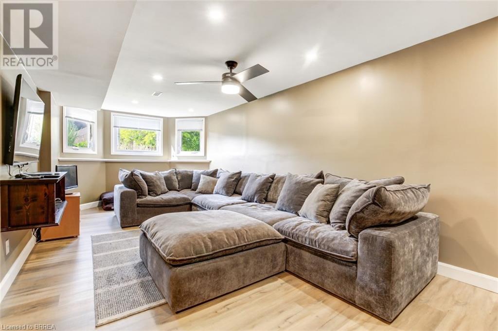 Photo 21 of 30 Mcintosh Court, Brantford ON
