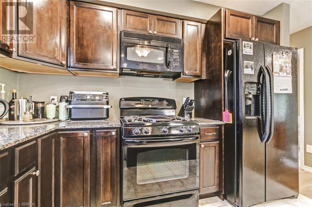 Photo 13 of 30 Mcintosh Court, Brantford ON