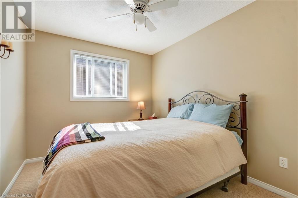 Photo 15 of 30 Mcintosh Court, Brantford ON