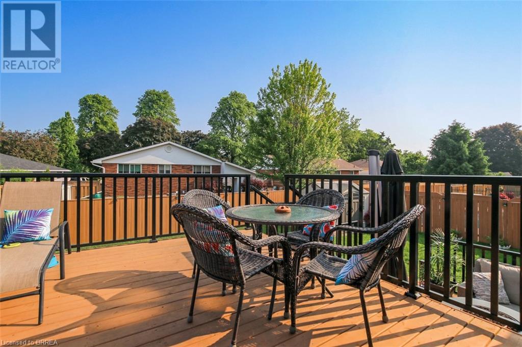 Photo 26 of 30 Mcintosh Court, Brantford ON
