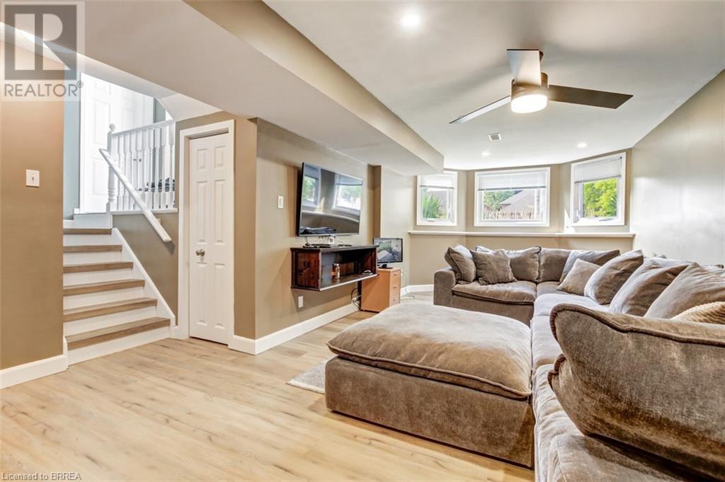 Photo 22 of 30 Mcintosh Court, Brantford ON