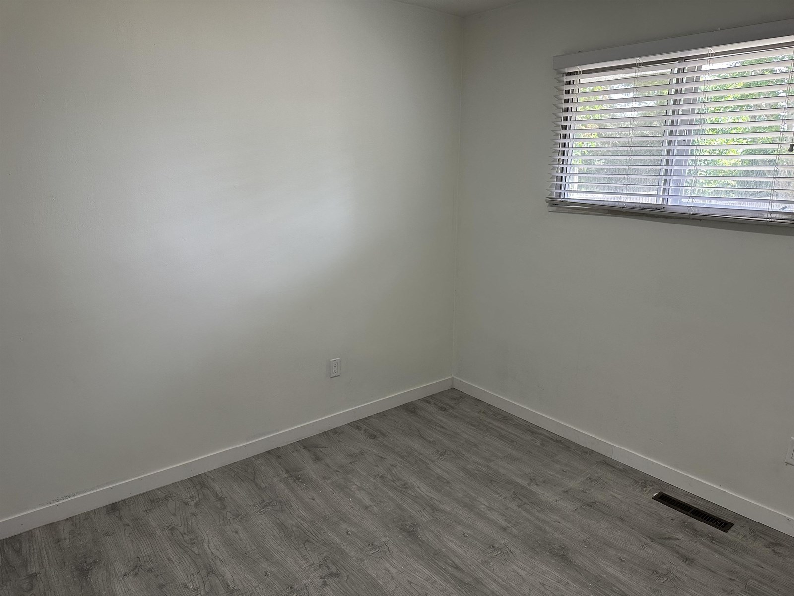 1356 LEE STREET, White Rock