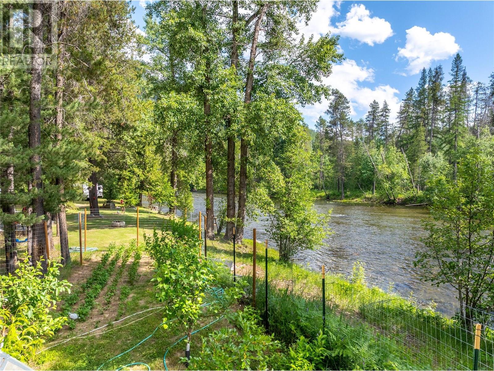 Photo 30 of 6996 95 Highway, Kingsgate BC