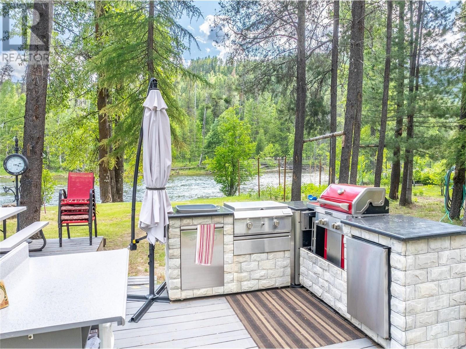 Photo 26 of 6996 95 Highway, Kingsgate BC