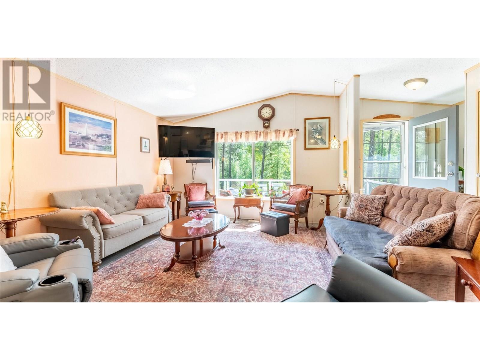 Photo 23 of 6996 95 Highway, Kingsgate BC
