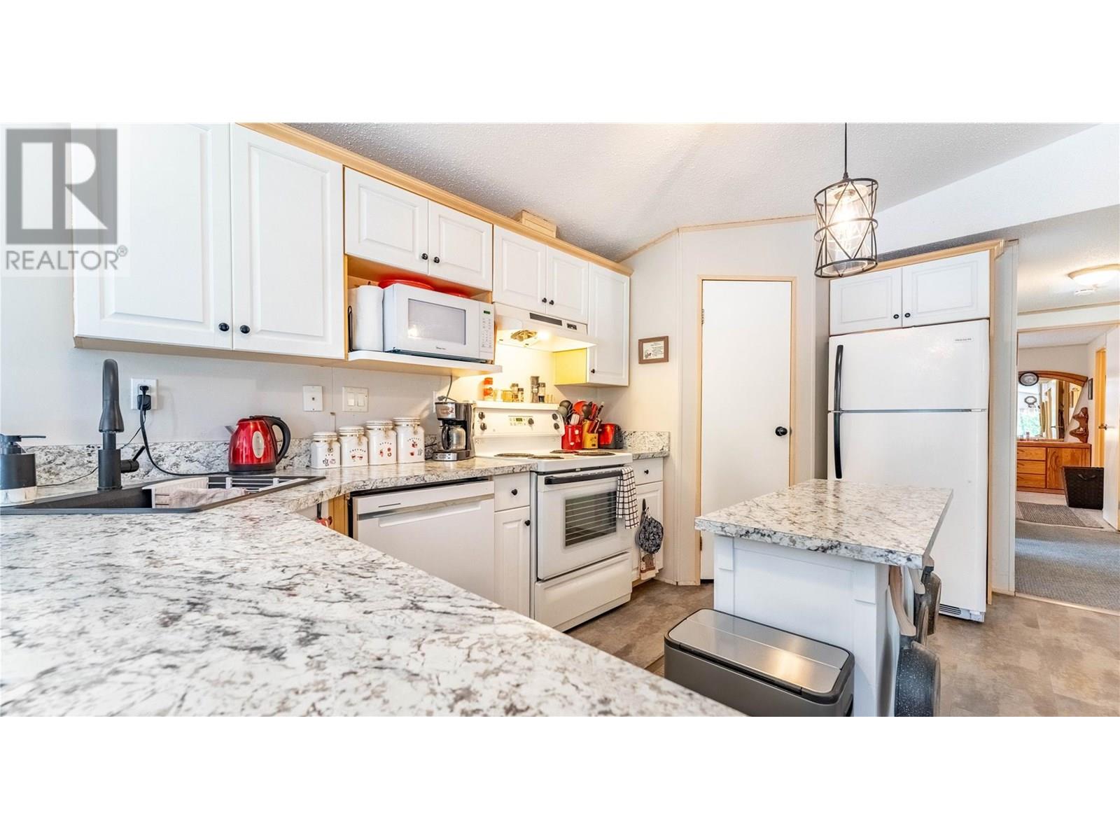 Photo 1 of 6996 95 Highway, Kingsgate BC