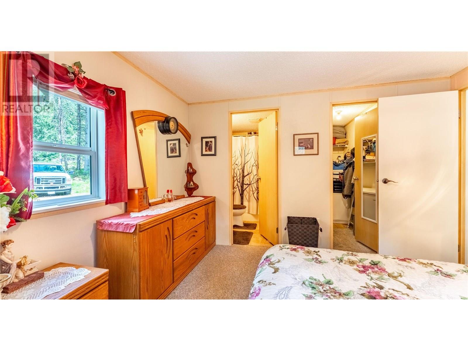 Photo 19 of 6996 95 Highway, Kingsgate BC