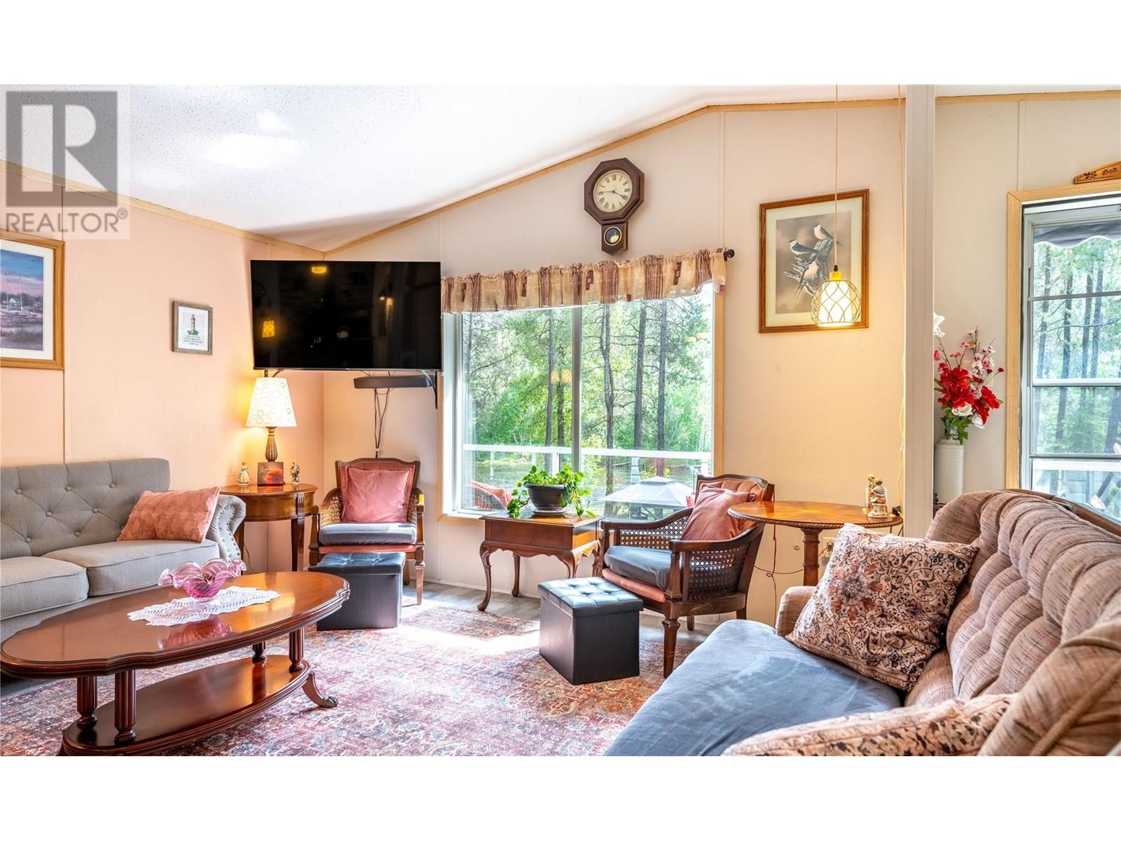Photo 12 of 6996 95 Highway, Kingsgate BC