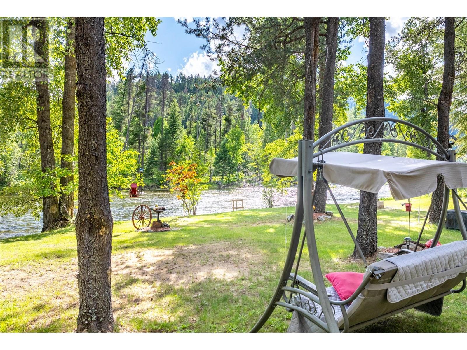 Photo 16 of 6996 95 Highway, Kingsgate BC