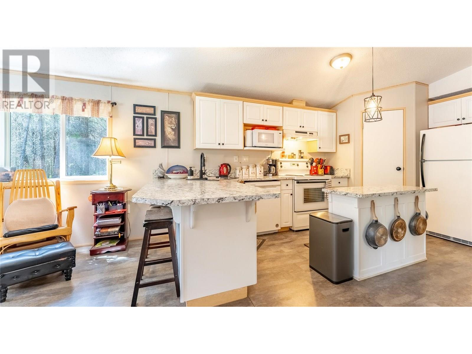 Photo 61 of 6996 95 Highway, Kingsgate BC