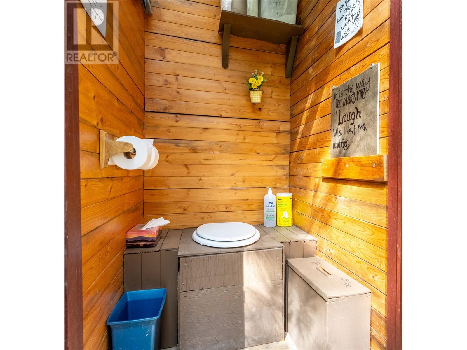 Photo 2 of 6996 95 Highway, Kingsgate BC