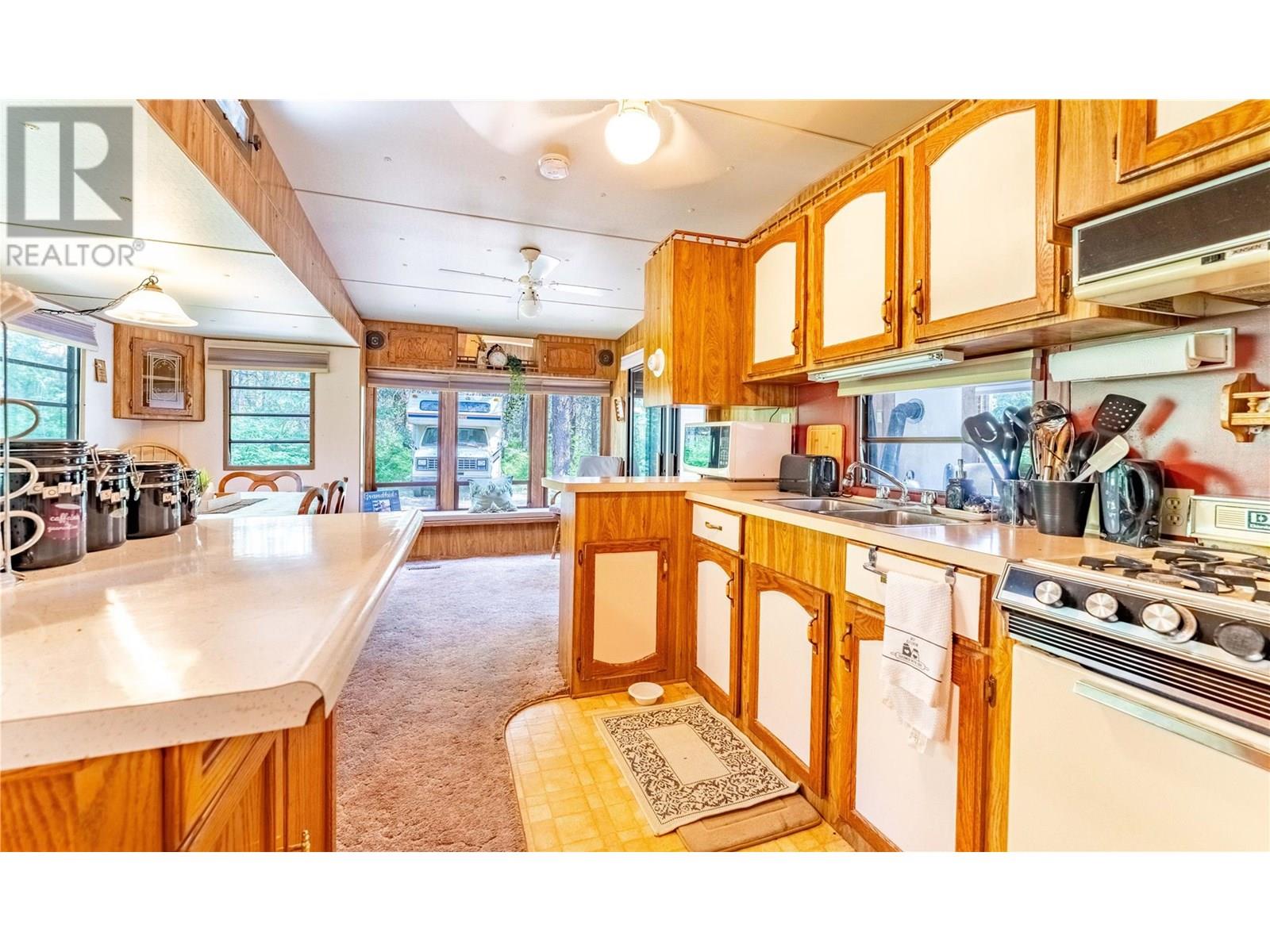 Photo 48 of 6996 95 Highway, Kingsgate BC