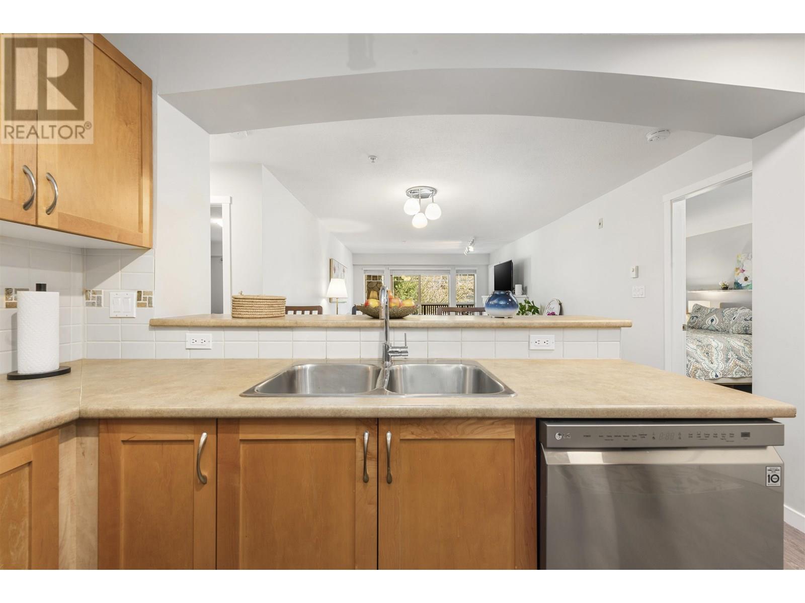 212 2959 SILVER SPRINGS BOULEVARD, Coquitlam real estate listing R3011309
