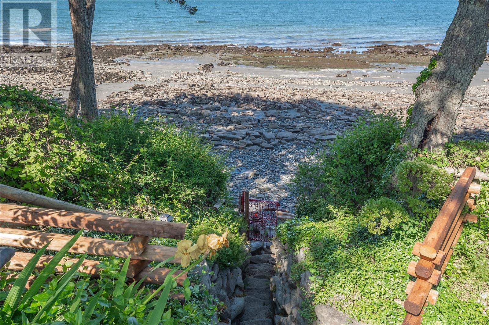 1664 Queequeg Trnabt, Gabriola Island