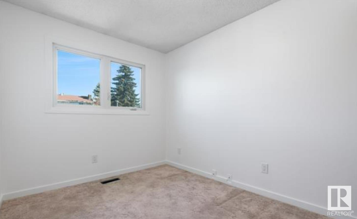 Photo 7 of 8716 29 Av Nw, Edmonton AB