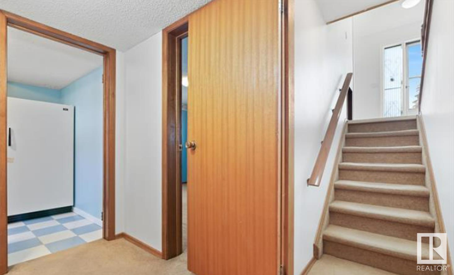 Photo 10 of 8716 29 Av Nw, Edmonton AB