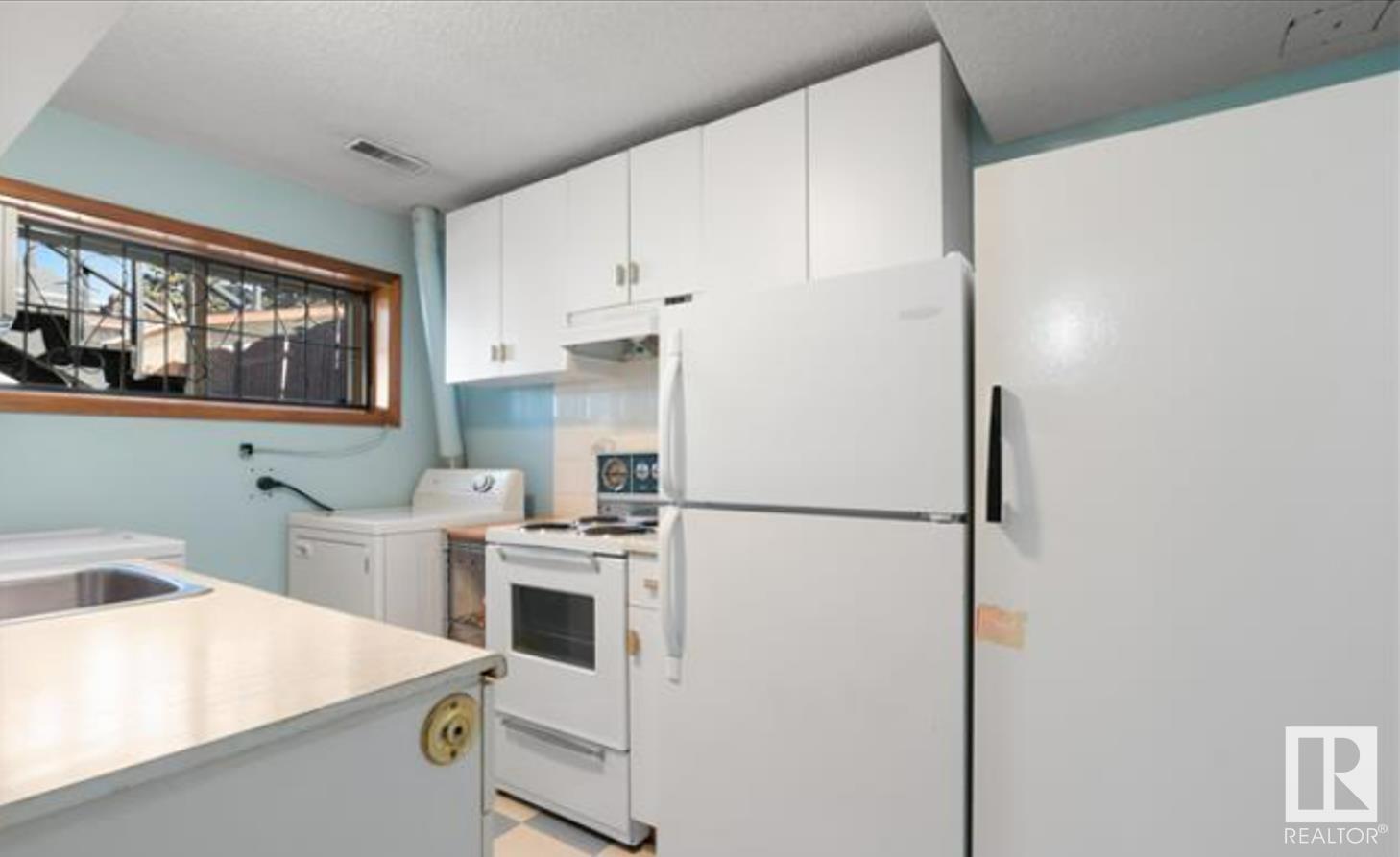 Photo 4 of 8716 29 Av Nw, Edmonton AB