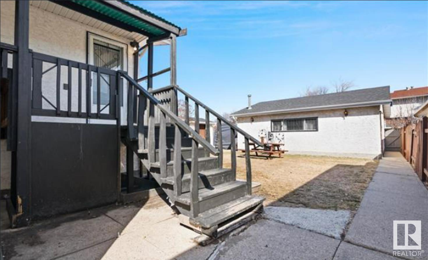 Photo 11 of 8716 29 Av Nw, Edmonton AB