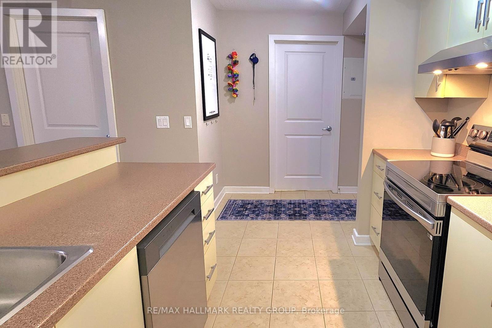 Photo 15 of 209 138 Somerset Street W, Ottawa ON