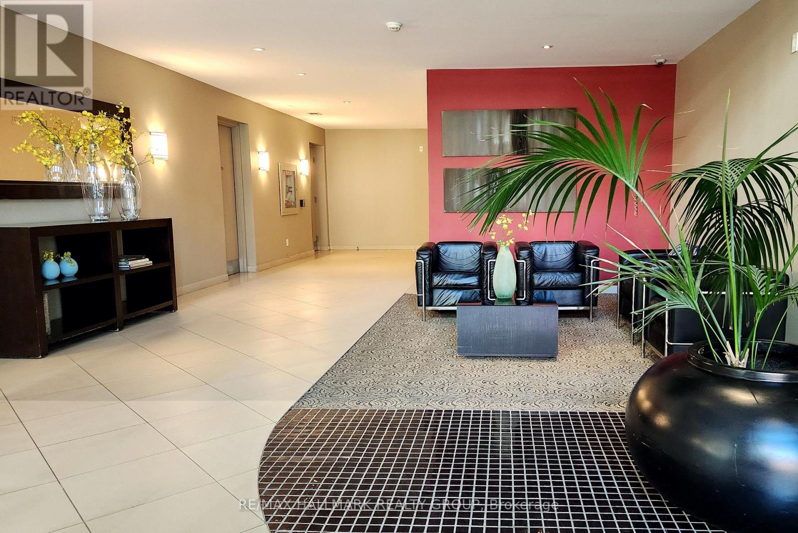 Photo 6 of 209 138 Somerset Street W, Ottawa ON