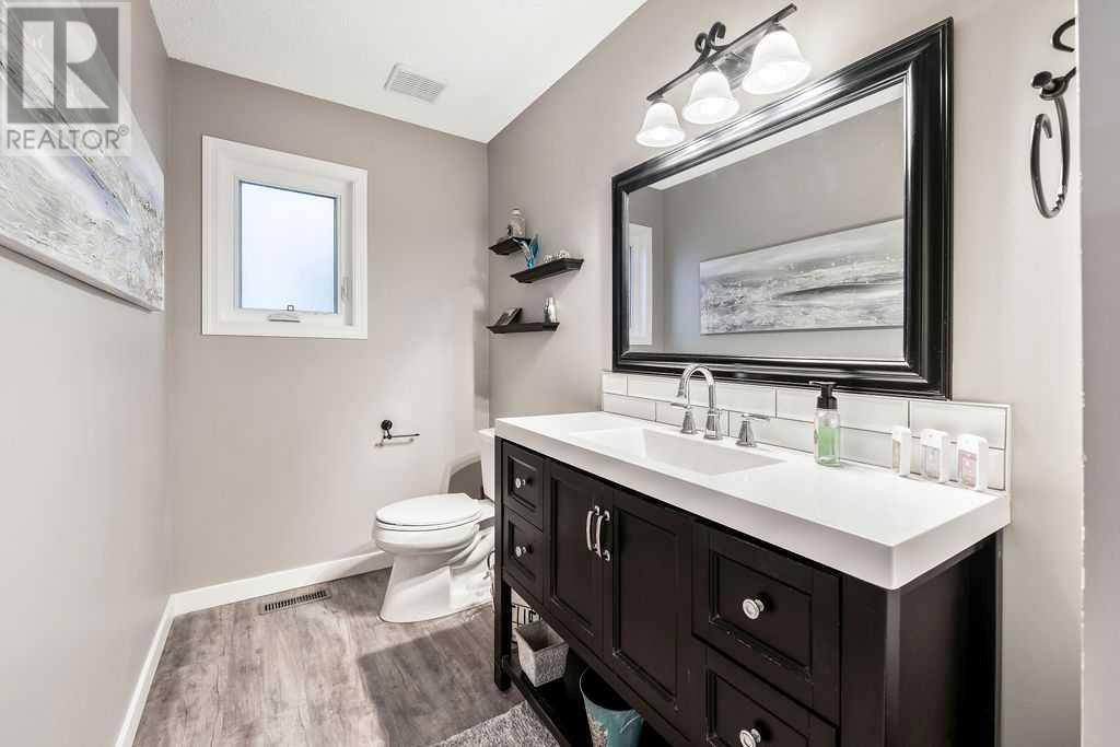 Single Family House for Sale in  Sandalwood Place NW Sandstone Valley Calgary 
