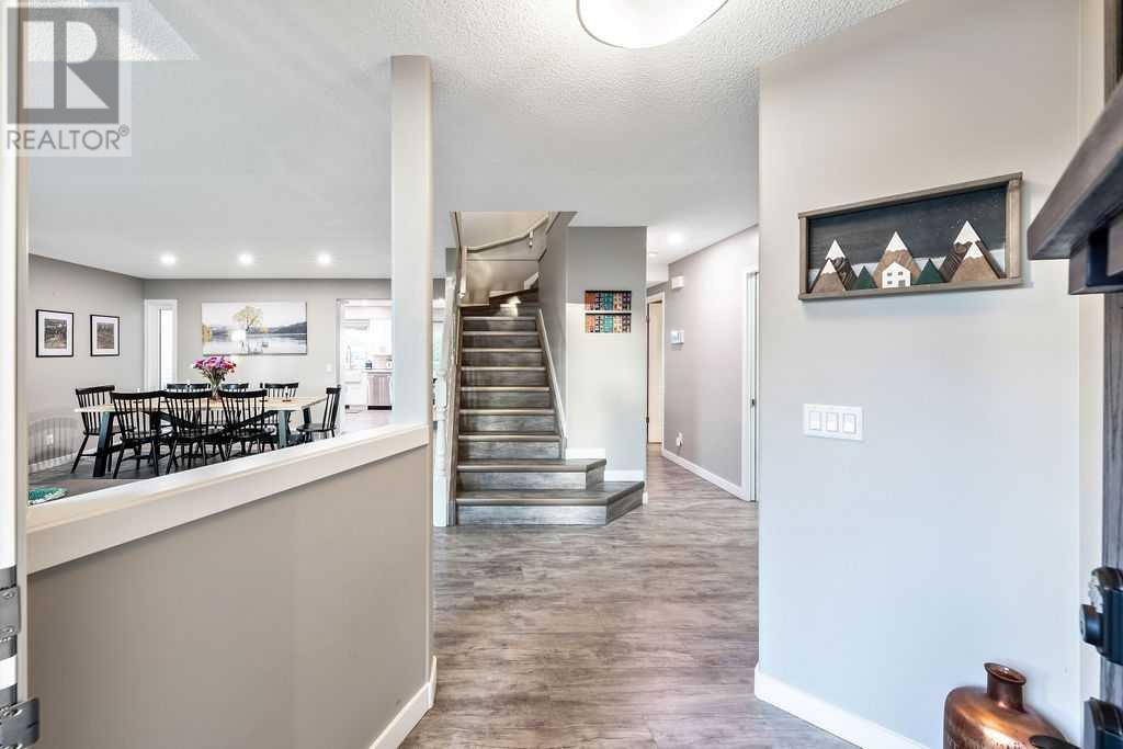 Single Family House for Sale in  Sandalwood Place NW Sandstone Valley Calgary 