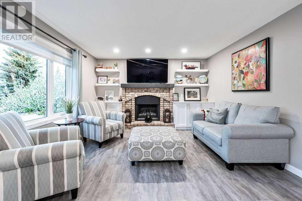 Single Family House for Sale in  Sandalwood Place NW Sandstone Valley Calgary 