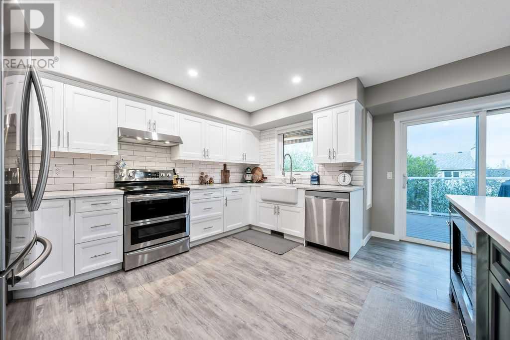 Single Family House for Sale in  Sandalwood Place NW Sandstone Valley Calgary 