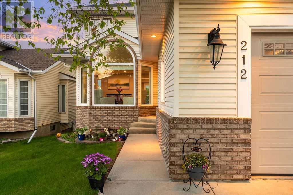 Single Family House for Sale in  Sandalwood Place NW Sandstone Valley Calgary 