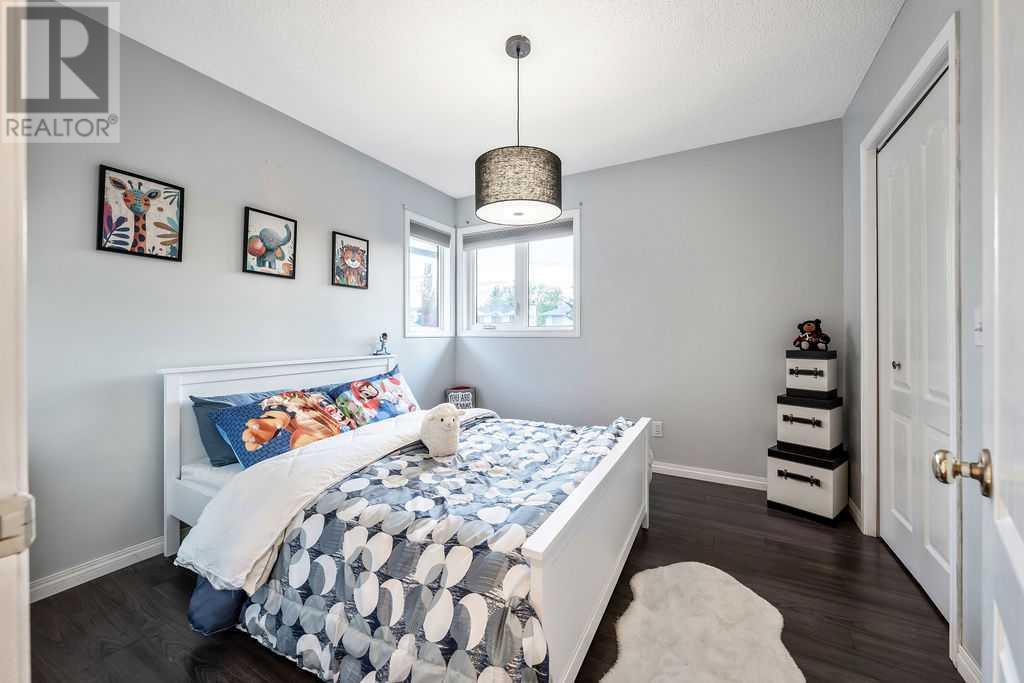 Single Family House for Sale in  Sandalwood Place NW Sandstone Valley Calgary 