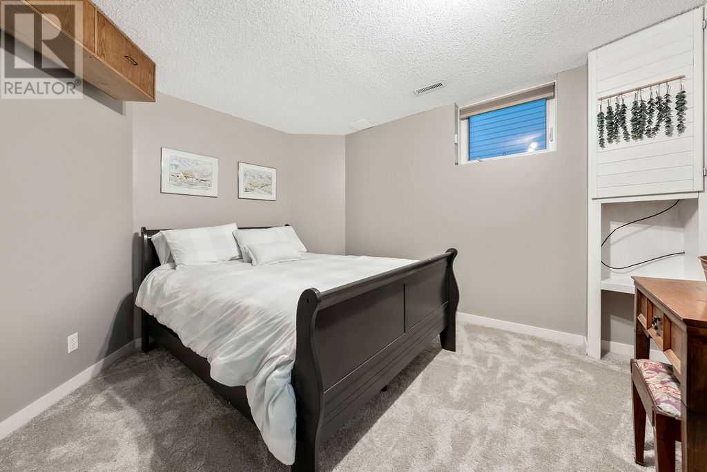 Single Family House for Sale in  Sandalwood Place NW Sandstone Valley Calgary 