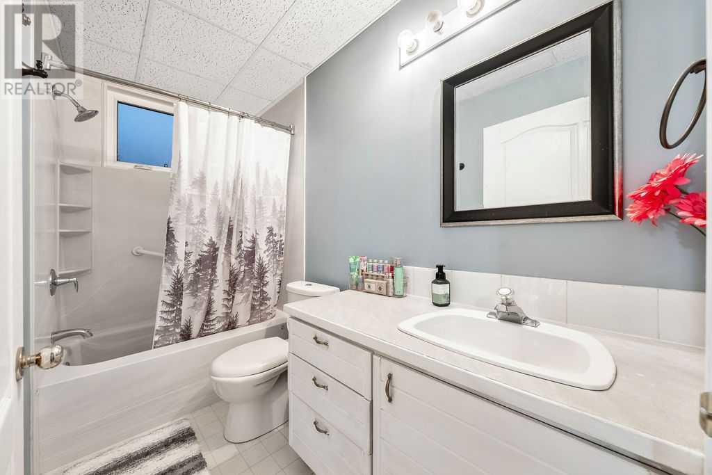 Single Family House for Sale in  Sandalwood Place NW Sandstone Valley Calgary 