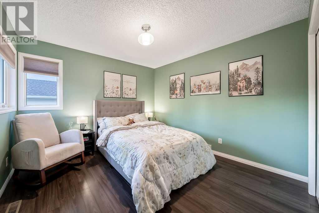 Single Family House for Sale in  Sandalwood Place NW Sandstone Valley Calgary 
