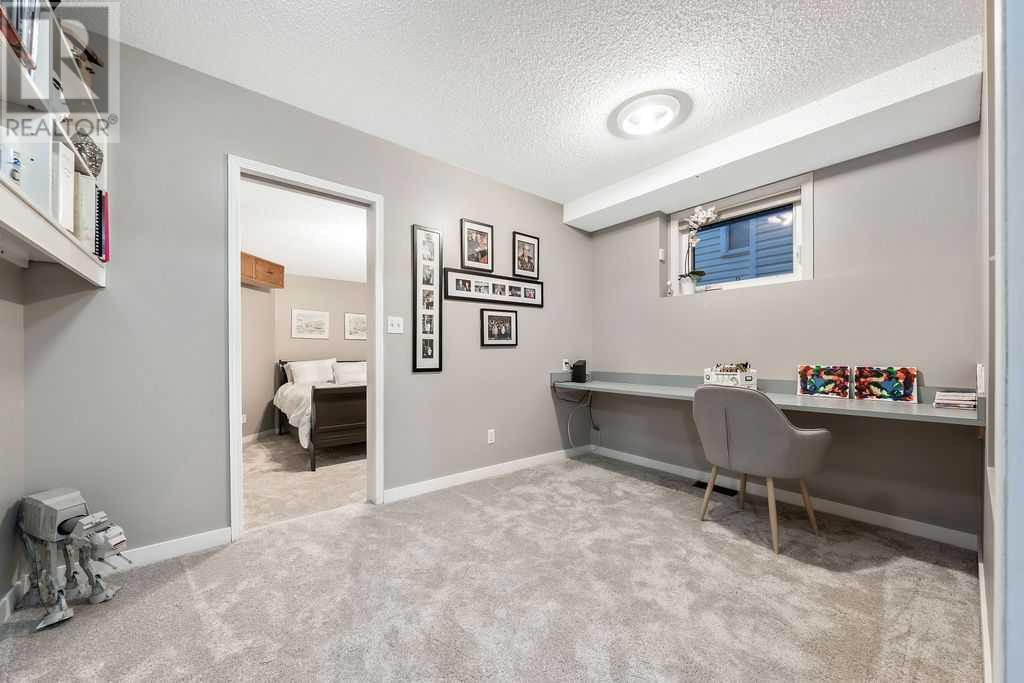 Single Family House for Sale in  Sandalwood Place NW Sandstone Valley Calgary 
