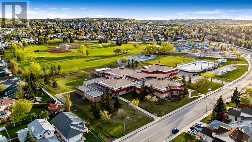 Single Family House for Sale in  Sandalwood Place NW Sandstone Valley Calgary 