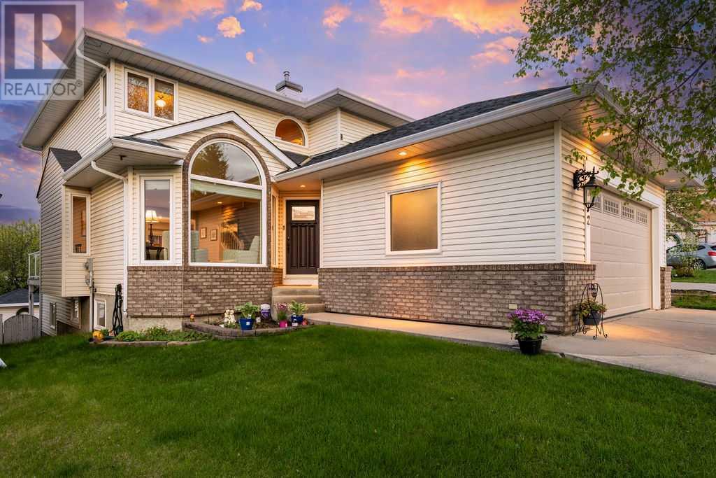 Single Family House for Sale in  Sandalwood Place NW Sandstone Valley Calgary 