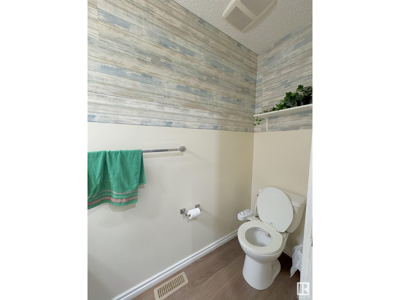 Photo 10 of 2217 22 Av Nw, Edmonton AB