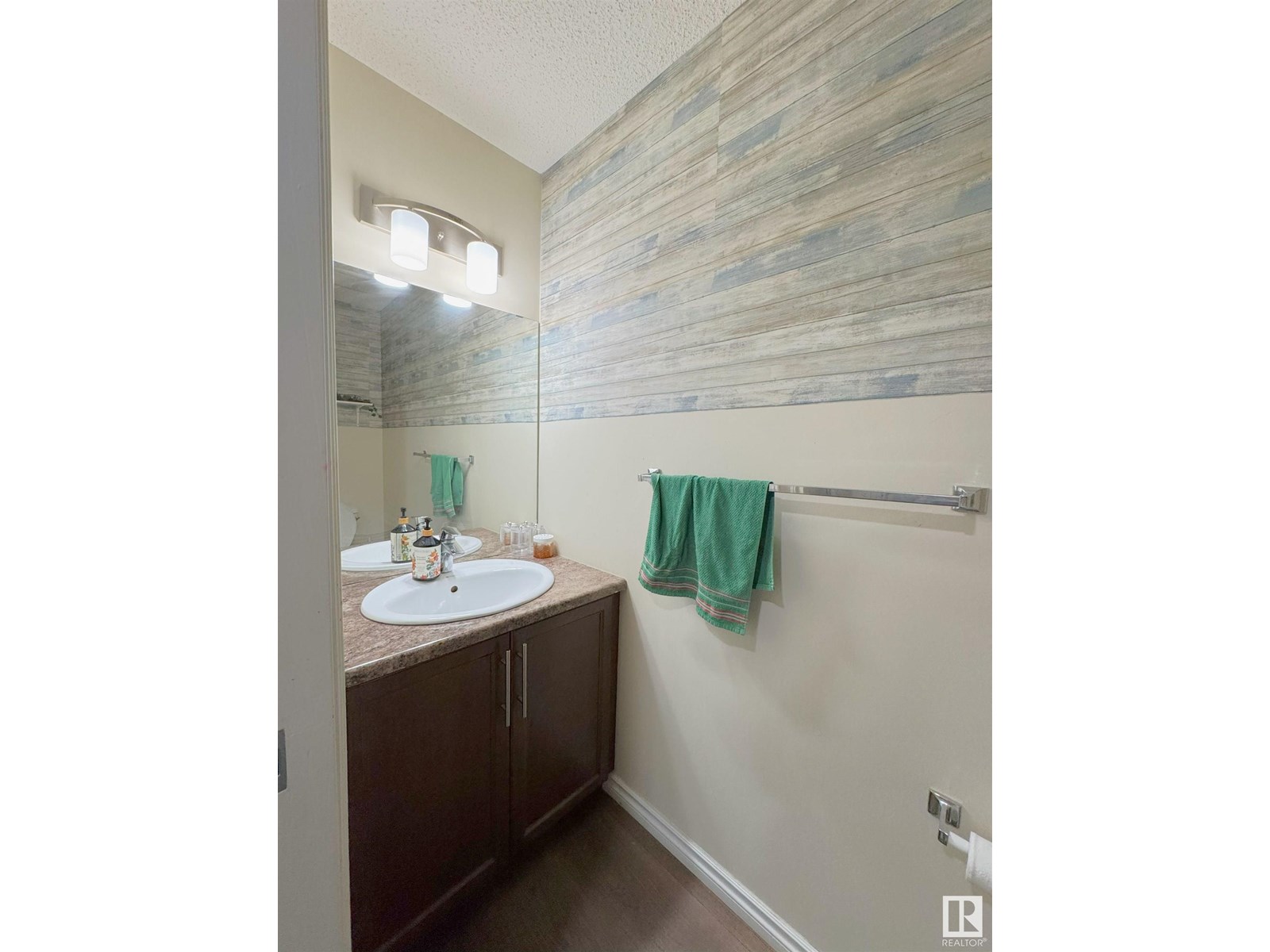 Photo 12 of 2217 22 Av Nw, Edmonton AB