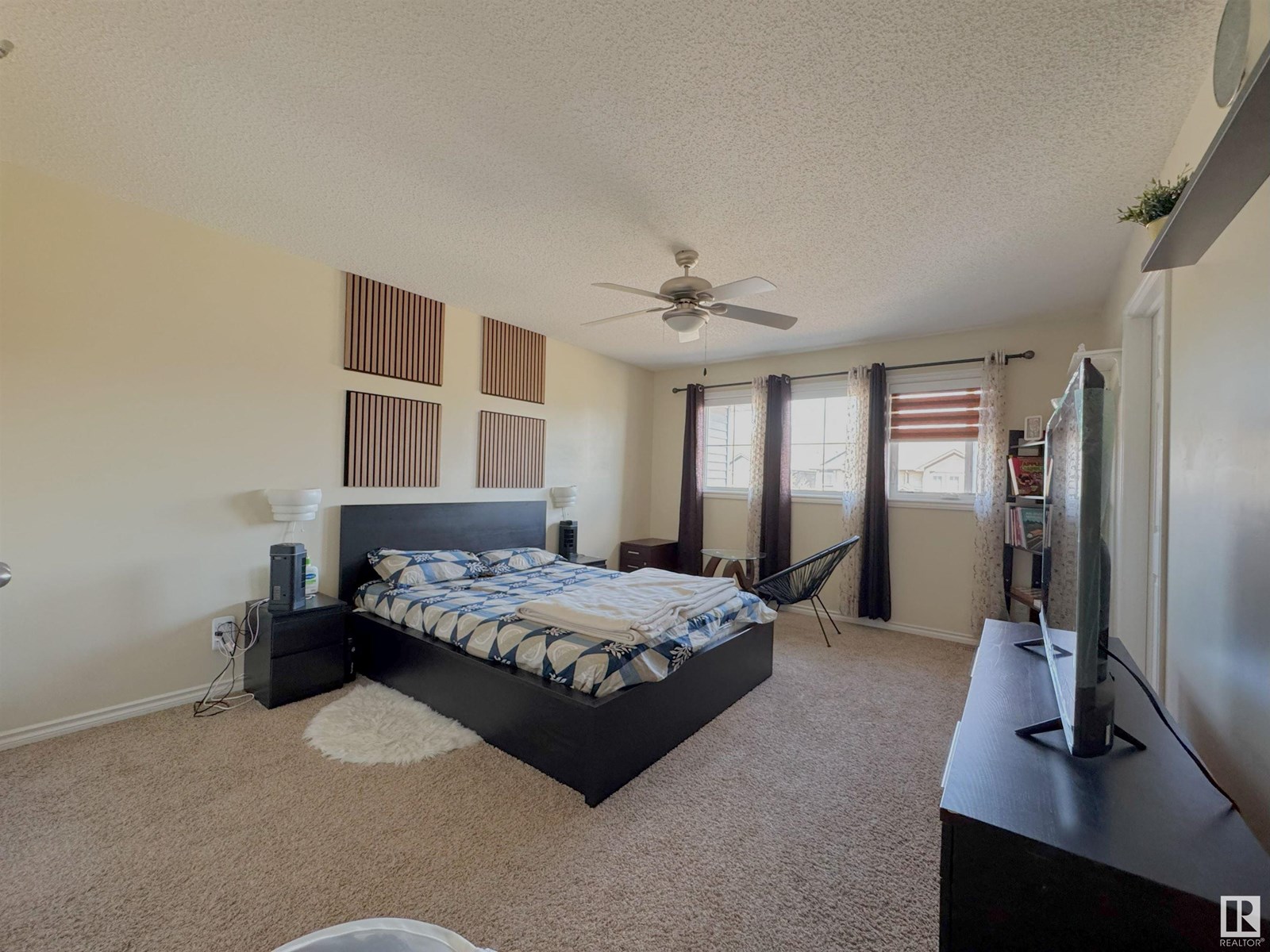 Photo 5 of 2217 22 Av Nw, Edmonton AB